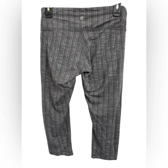 Lululemon Grey Wunder Under Crop Sz(6) - Picture 3 of 6